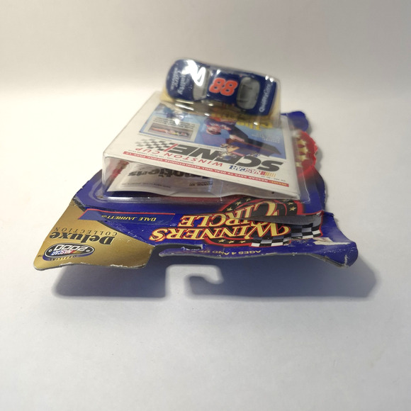Vintage Winners Circle Dale Jarrett #88 1:64 Deluxe Collection 2000 - Picture 7 of 14